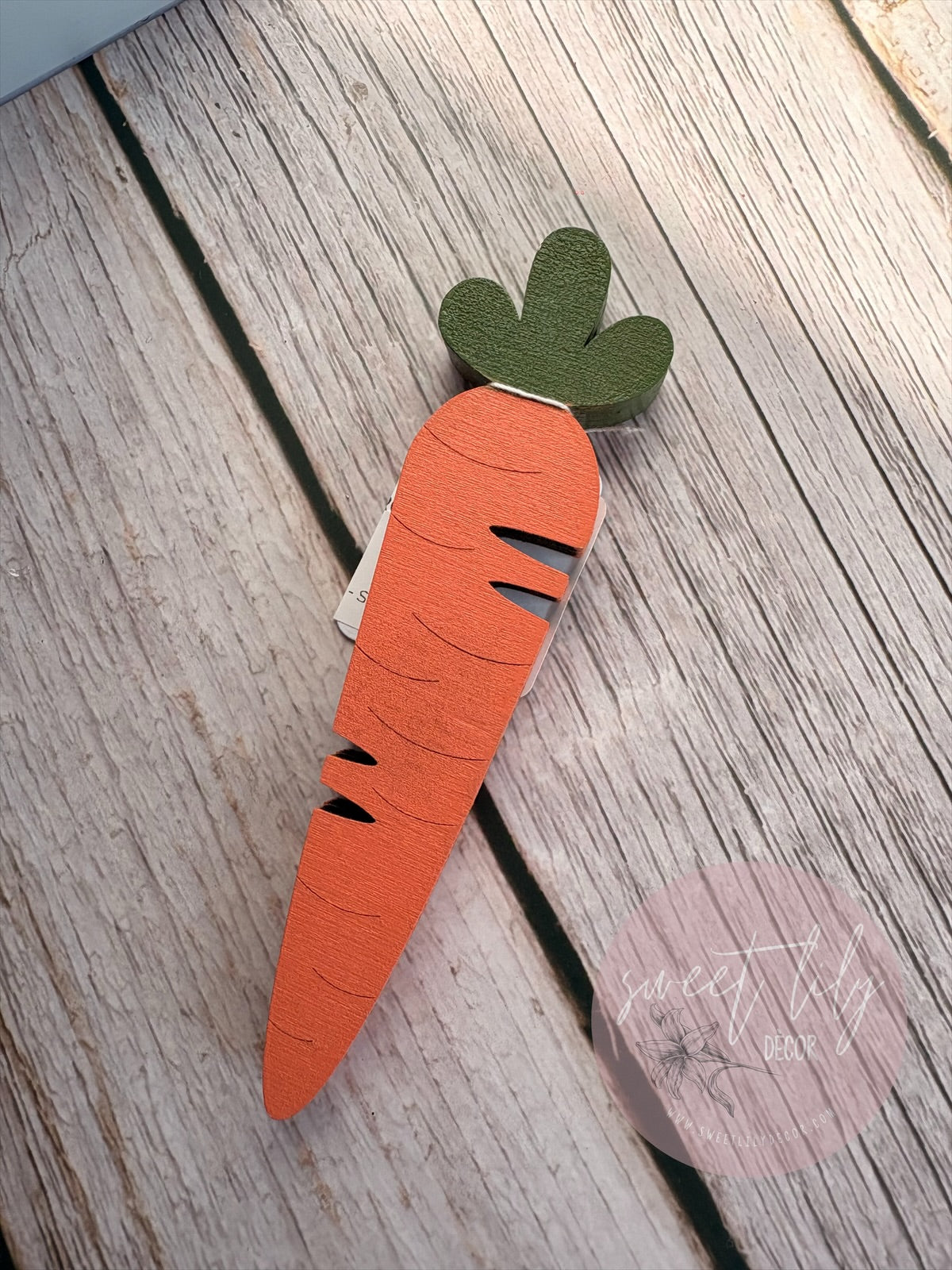 Chunky Carrot Shelf Sitter