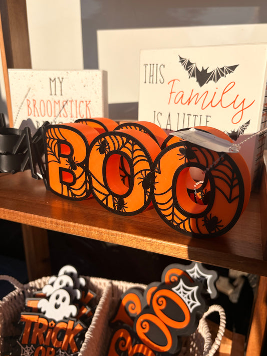 Boo Shelf Sitter
